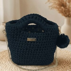 sac au crochet tendance noir avec pompon